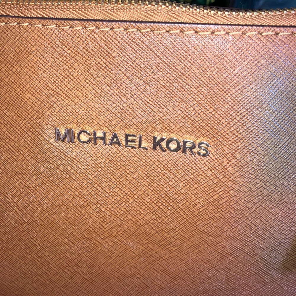 Michael Kors Tan Saffiano Leather Tote with Gold Logo Charm - Picture 7 of 9